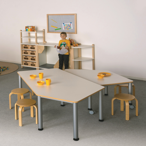 Fahrbarer Fünfecktisch mit Melaminharzbeschichtung verschiedene Größen in 5eck-Form, wählbare Höhe, mit melaminharzbeschichteter Spanplatte, Stahlzargengestell und Rundrohr-Füße Ø 60