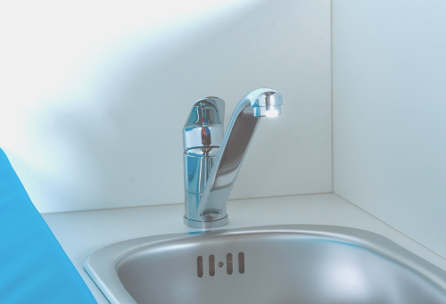 Einhebel-Mischbatterie verchromt, Marke VIGOUR KG 023, H 111 mm mit schwenkbarem Wasserhahn H 183 mm Einhebel-Mischbatterie verchromt, Marke VIGOUR KG 023, H 111 mm mit schwenkbarem Wasserhahn H 183 mm