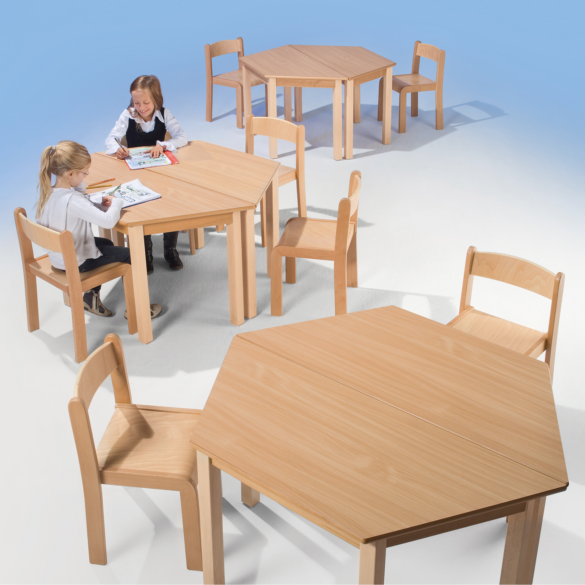 Trapeztisch mit Massivholzgestell und Schichtstoffplatte B/T: 160x80 cm, in 7 Tischhöhen lieferbar
